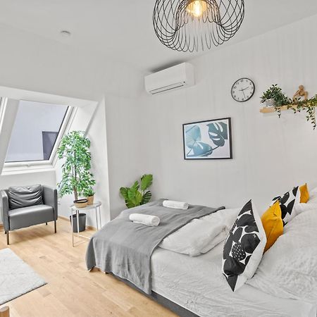 1 Min To Public Transport - 3 Min To Supermarket And Pharmacy - On-Site Parking For 19,90 Eur فيينا المظهر الخارجي الصورة